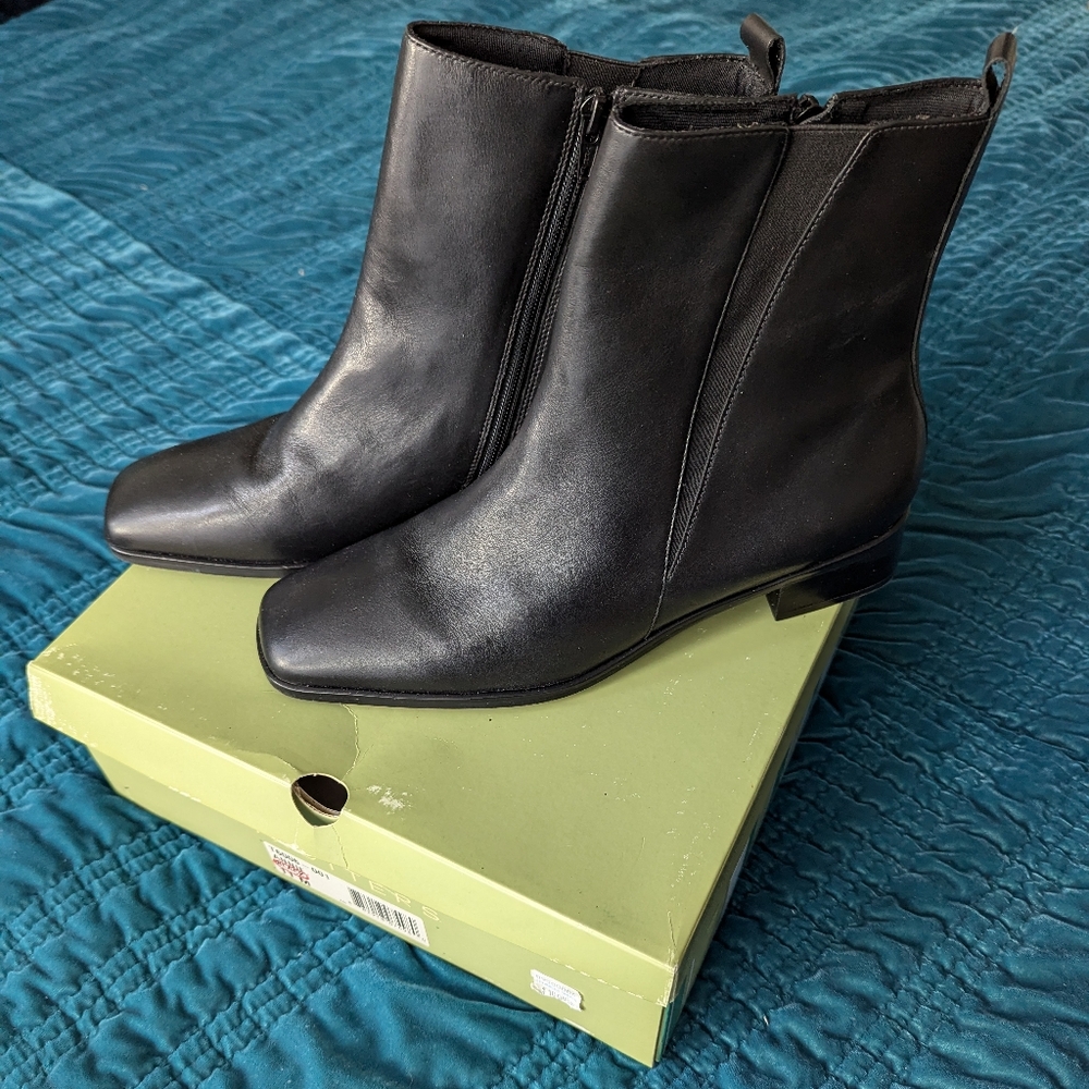 NEW IN BOX Trotters Annie Black Leather Boots Women's 11M